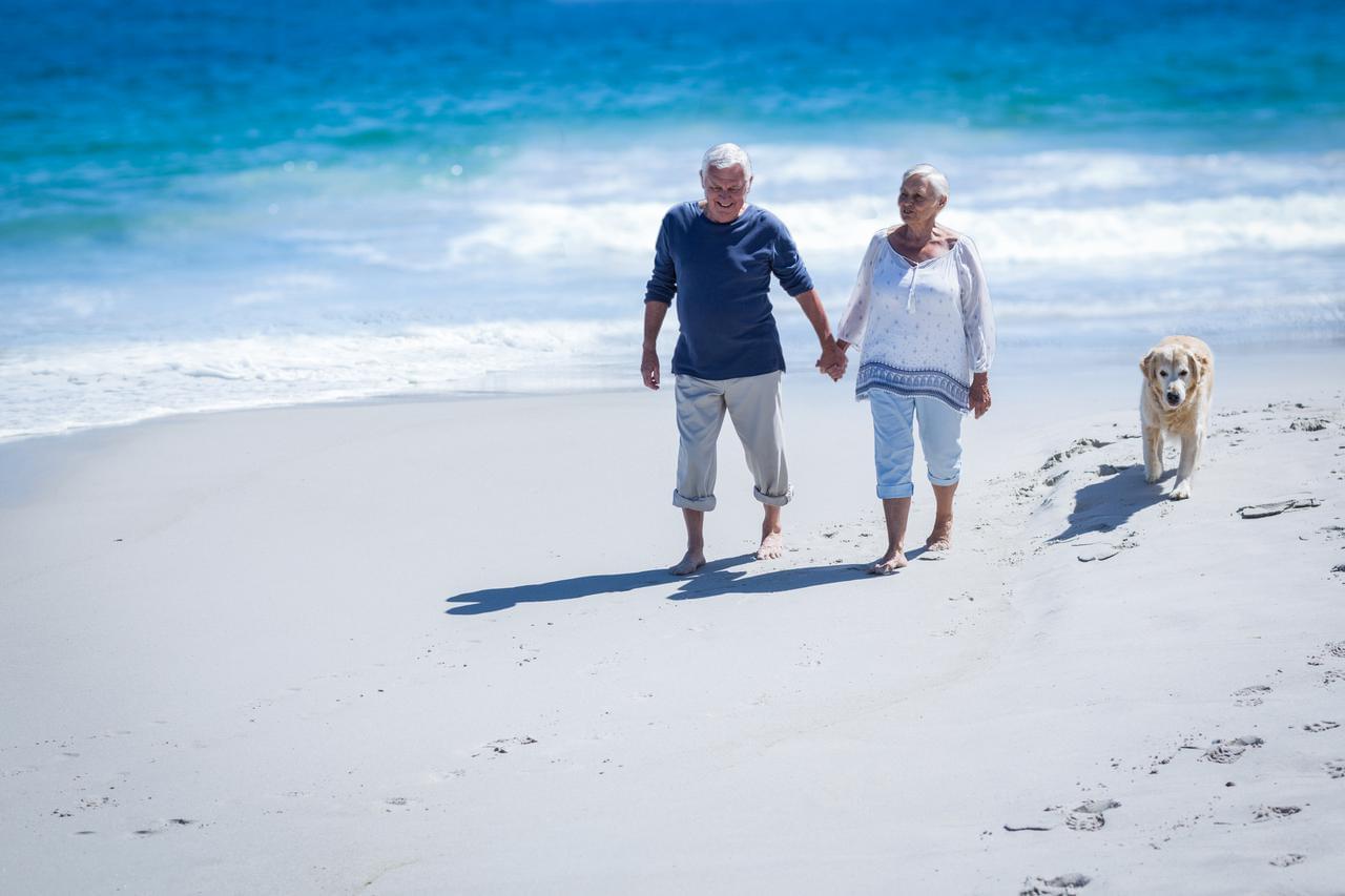 old-couple-on-beach